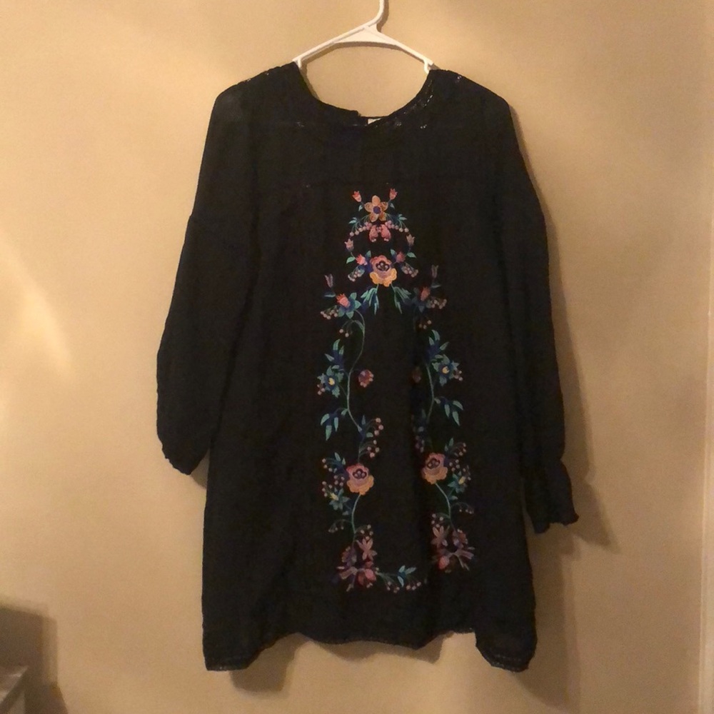 Short Long Sleeve Black Dress with Flowers